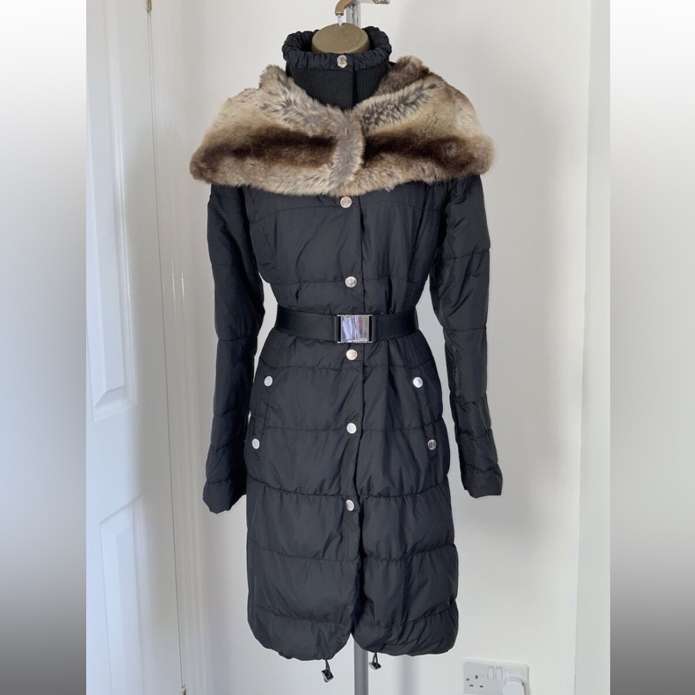 Karen Millen quilted coat with faux fur collar. Size 6